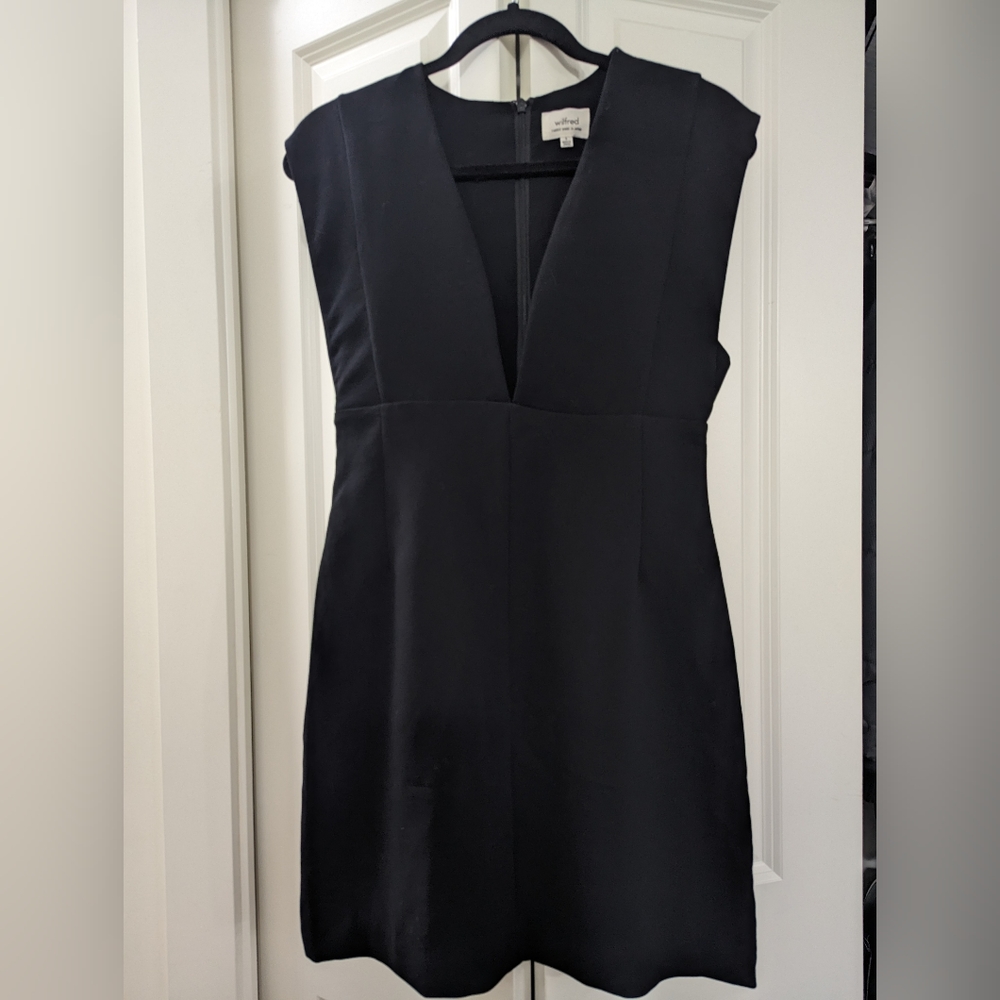 NWOT Aritzia Wilfred Ternier black fitted deep plunge v-neck dress in size 6